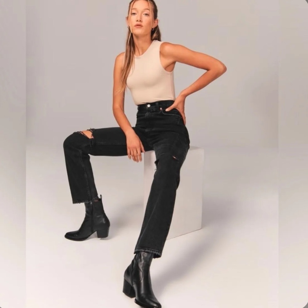 Abercrombie & Fitch Ultra High Rise Ankle Straight Jean Black Destroy
